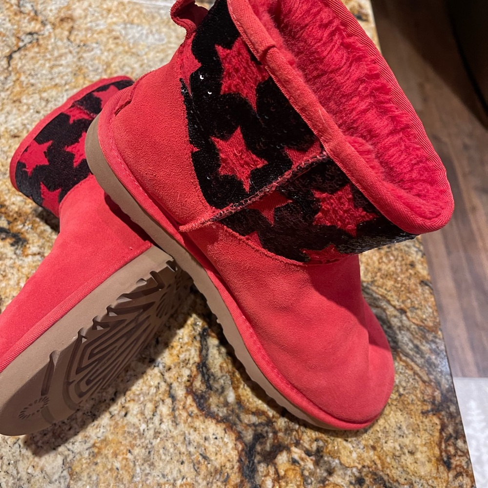 Ugg Boots size 10. Excellent condition.